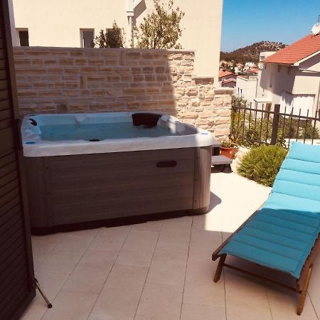 Appartamento La Perla Jacuzzi Murter Esterno foto