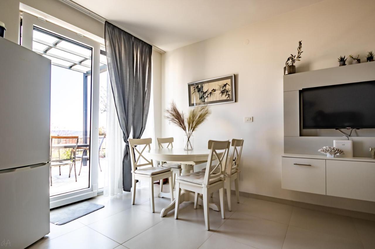 Appartamento La Perla Jacuzzi Murter Esterno foto