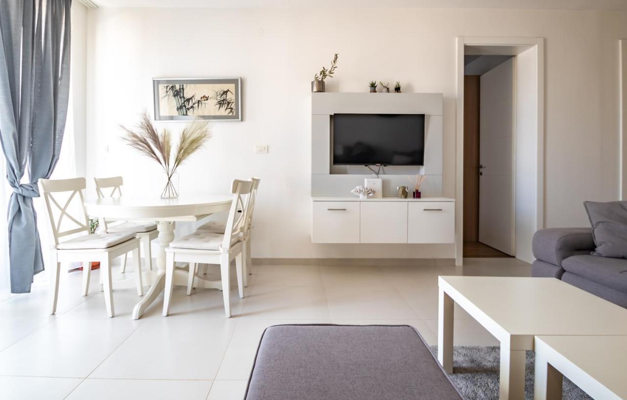 Appartamento La Perla Jacuzzi Murter Esterno foto