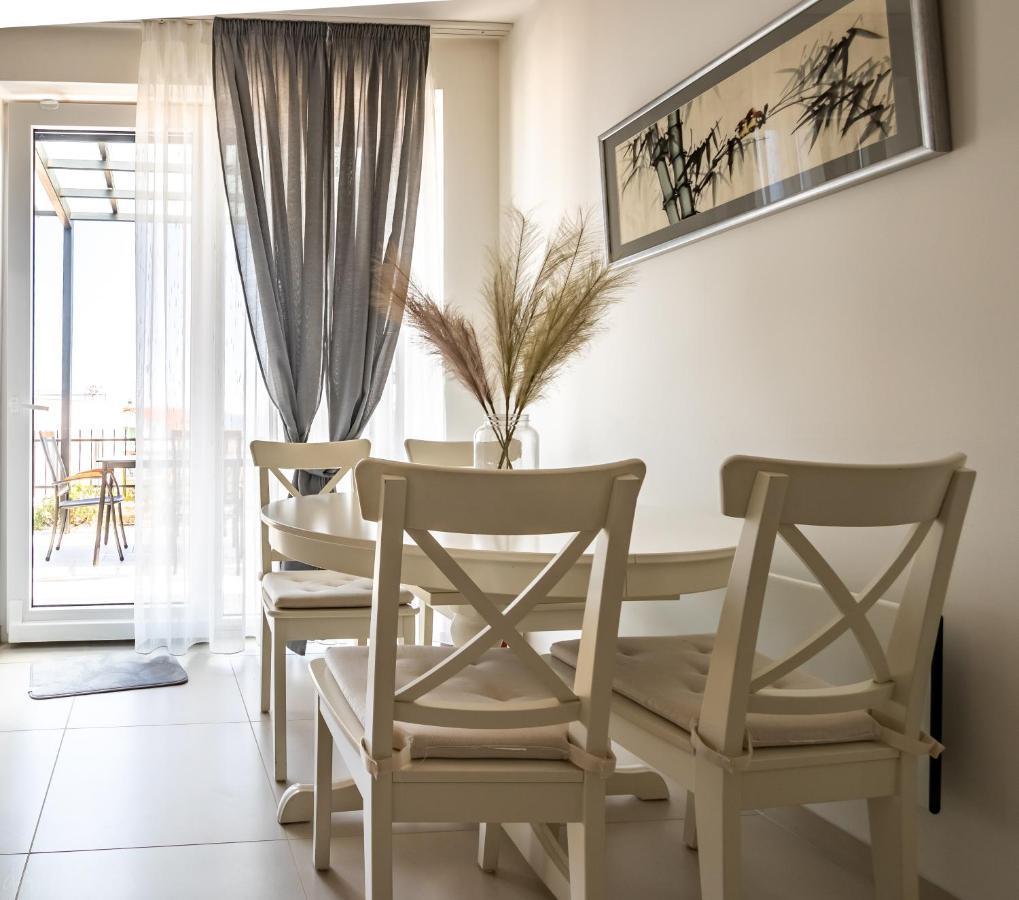 Appartamento La Perla Jacuzzi Murter Esterno foto
