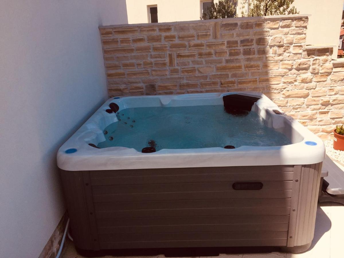 Appartamento La Perla Jacuzzi Murter Esterno foto